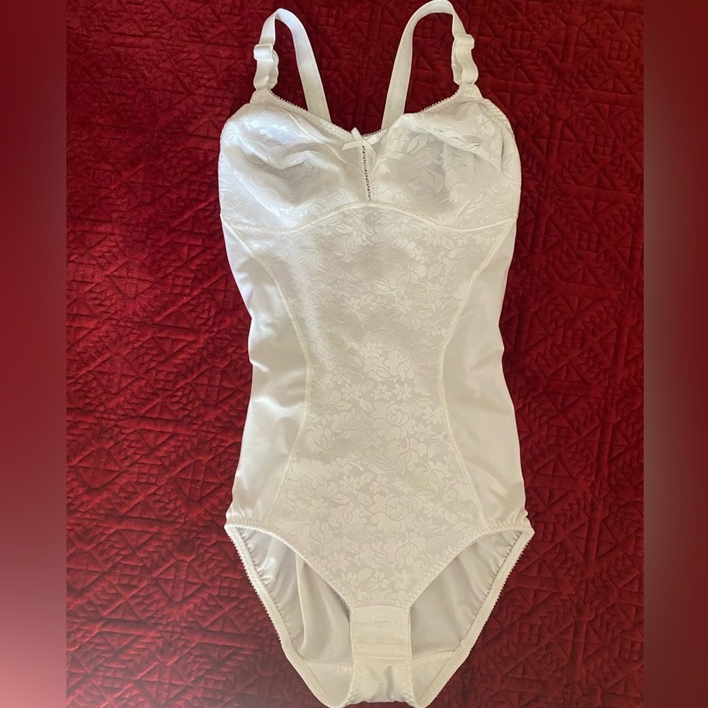 Bali women’s bodysuit white lace lingerie 34D 8380, bodysuit, shape wear